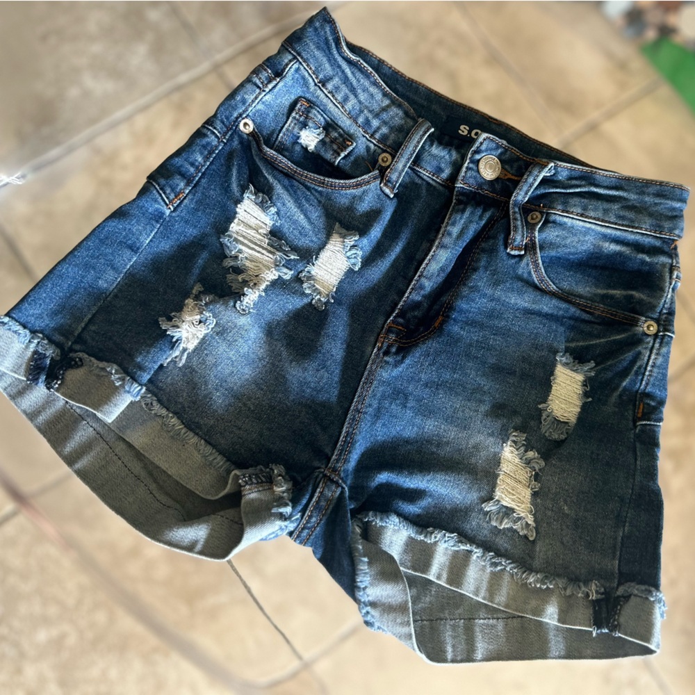 Blue Distressed Denim Jeans with Vintage Appeal